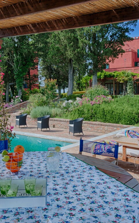 Tenuta Cambiano: basseng, Utendørs