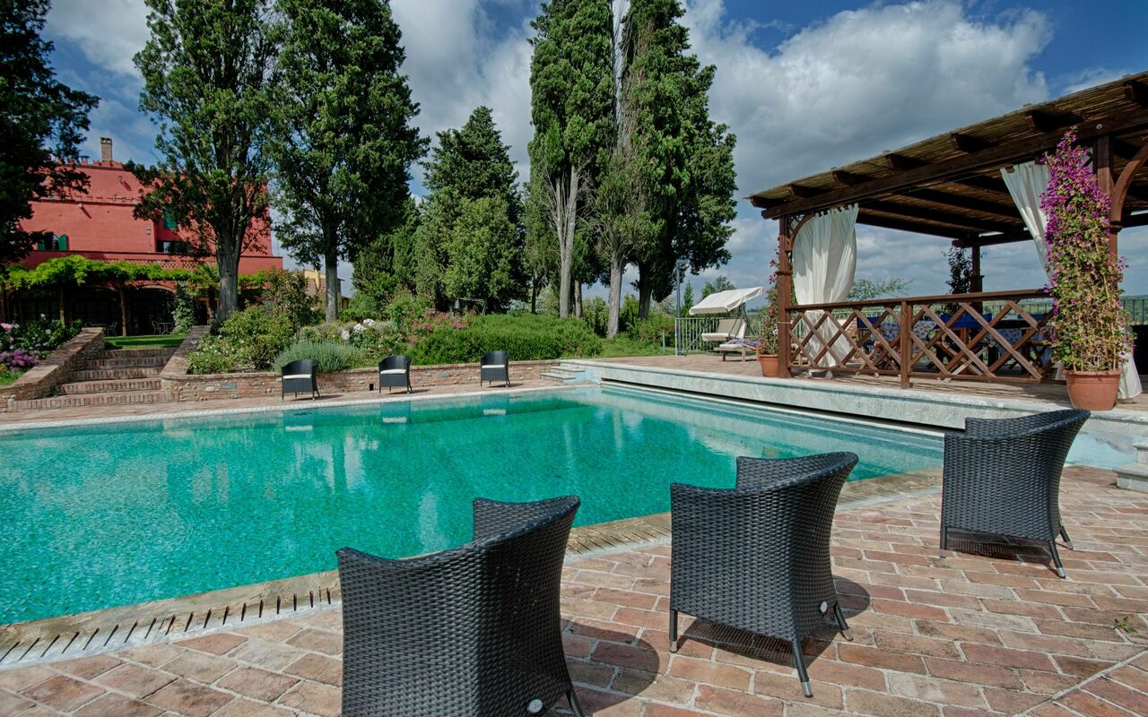 Tenuta Cambiano: basseng, Utendørs