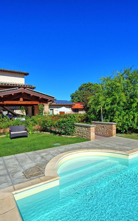 Casale Tiziano: basseng, Hage