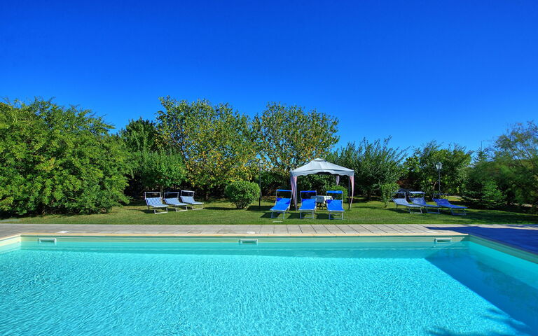 Casale Tiziano: basseng, Hage