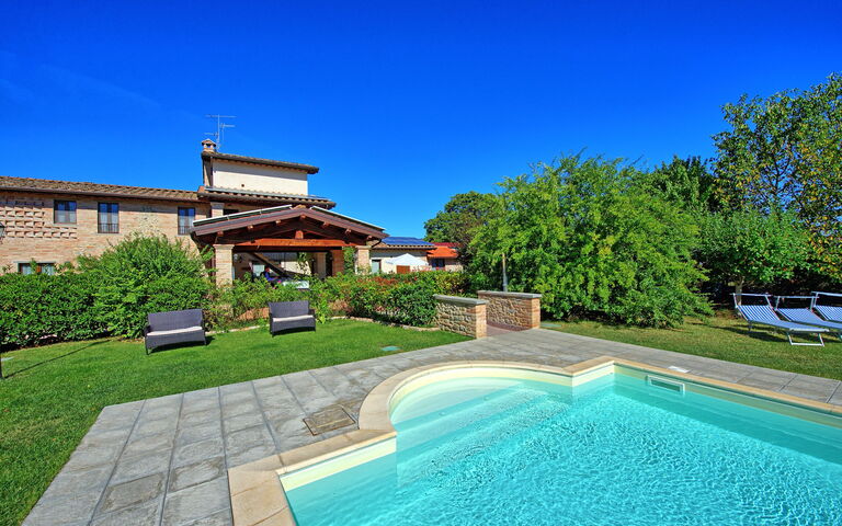 Casale Tiziano: basseng, Hage