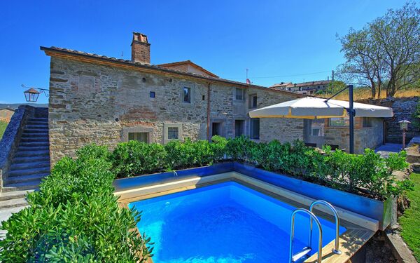 Casa la Fonte: basseng, Utendørs