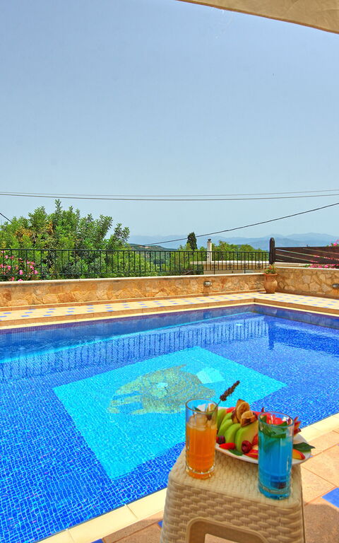 Villa Romantic Sevi: basseng