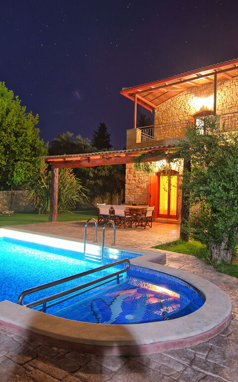 Villa Vrisses: Utendørs