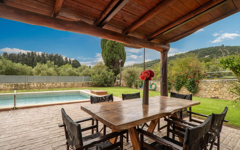 Villa Vrisses: Balkong / terrasse / uteplass, basseng, Utendørs