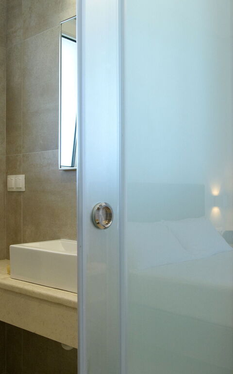 Beachfront Villa Seasun: Baderom, soverom