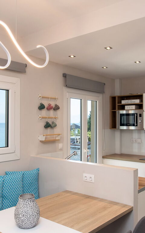 Beachfront Villa Seasun: Kjøkken, Lunsjrom