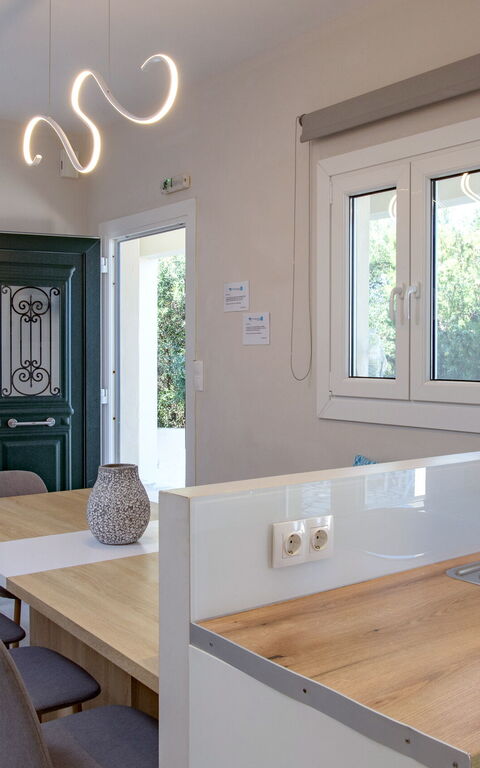 Beachfront Villa Seasun: Kjøkken, Lunsjrom