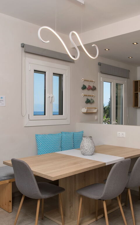 Beachfront Villa Seasun: Kjøkken, Lunsjrom