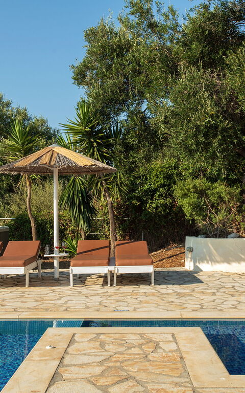 Beachfront Villa Seasun: basseng, Utendørs