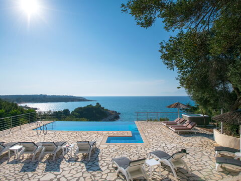 Beachfront Villa Seasun