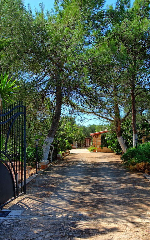 Lamia Santo Arcangelo: Hage