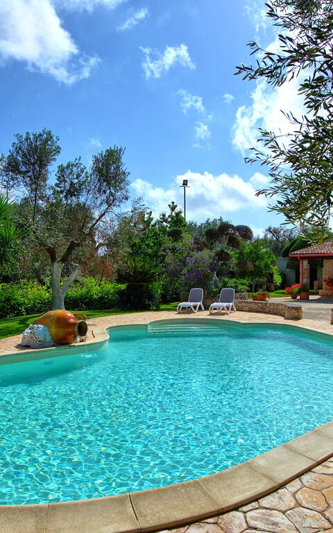 Lamia Santo Arcangelo: basseng, Hage, Utendørs