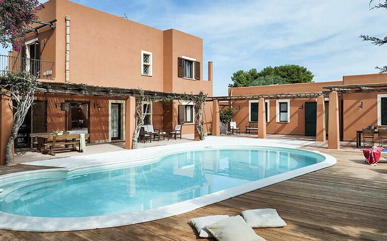 Villa Arangea: basseng, Eksteriør