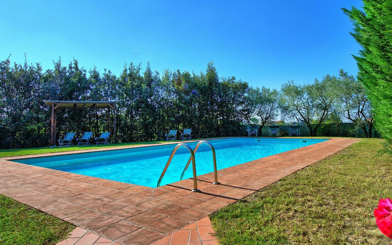 Casa Vasco: basseng, Hage