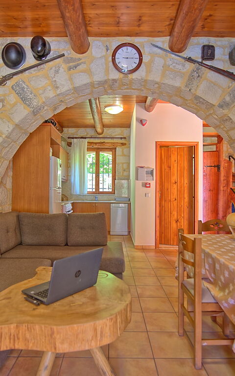 Villa Nipos: Kjøkken, Lunsjrom, Stue