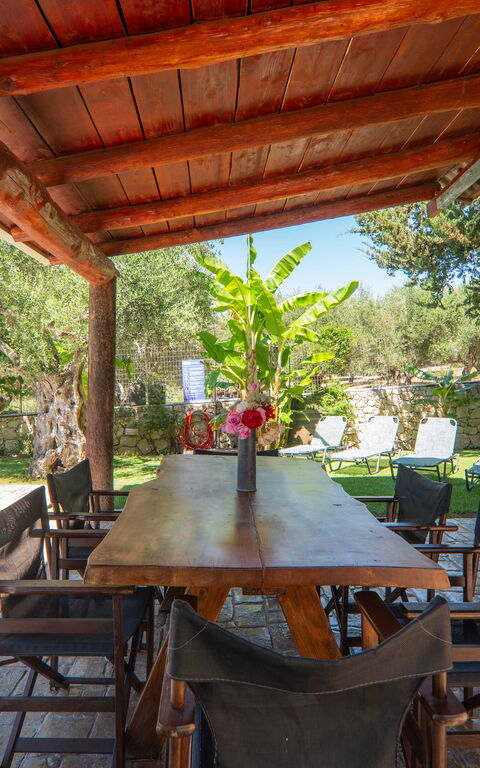Villa Nipos: Balkong / terrasse / uteplass, basseng, Hage, Utendørs