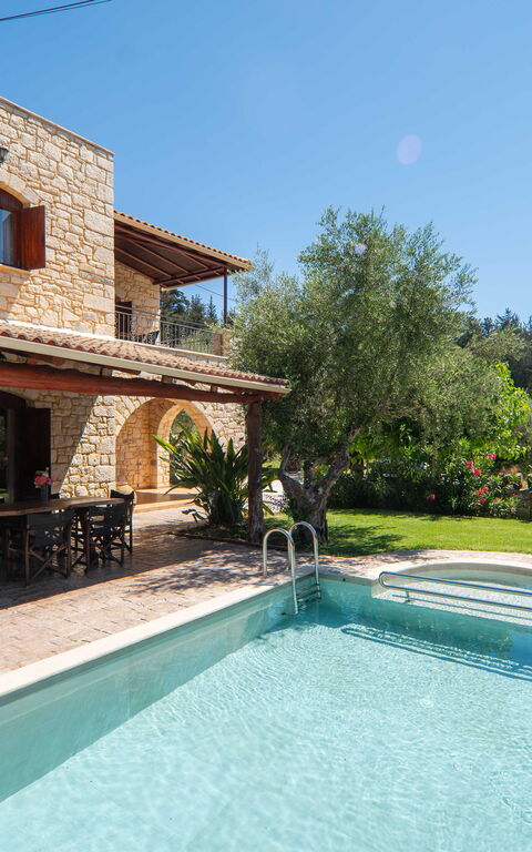 Villa Nipos: Balkong / terrasse / uteplass, basseng, Eksteriør, Hage, Utendørs