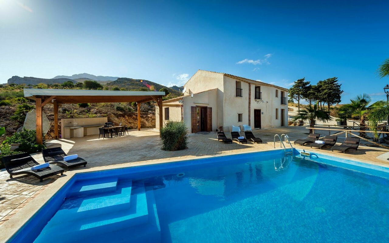 Villa Le Muse: basseng, Utendørs