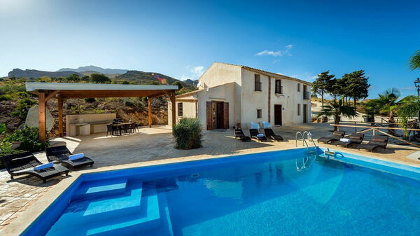 Villa le Muse: basseng, Utendørs