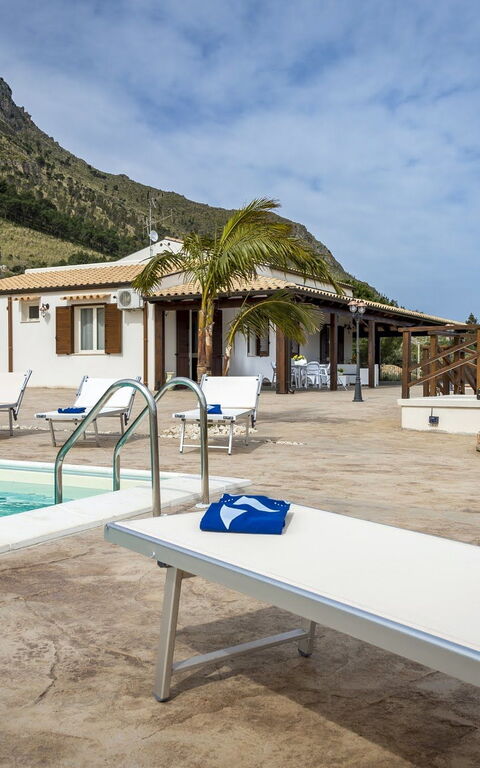 Villa Mare e Monti: basseng, Utendørs