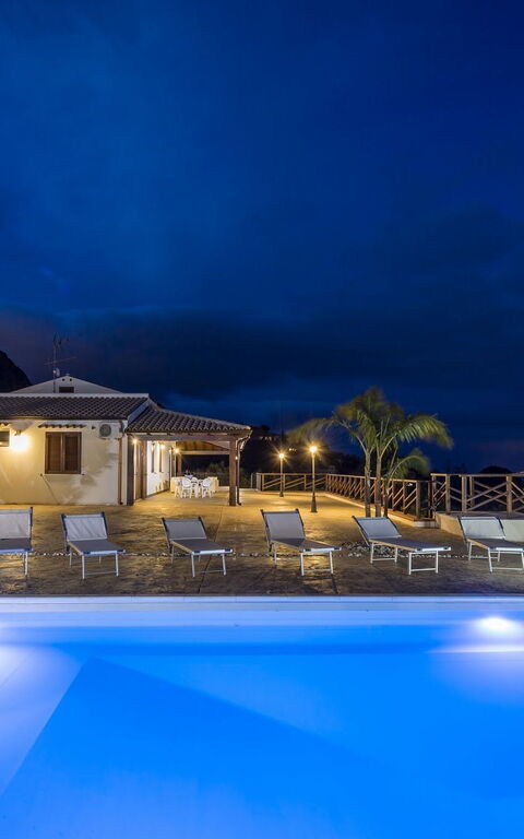 Villa Mare e Monti: basseng, Utendørs