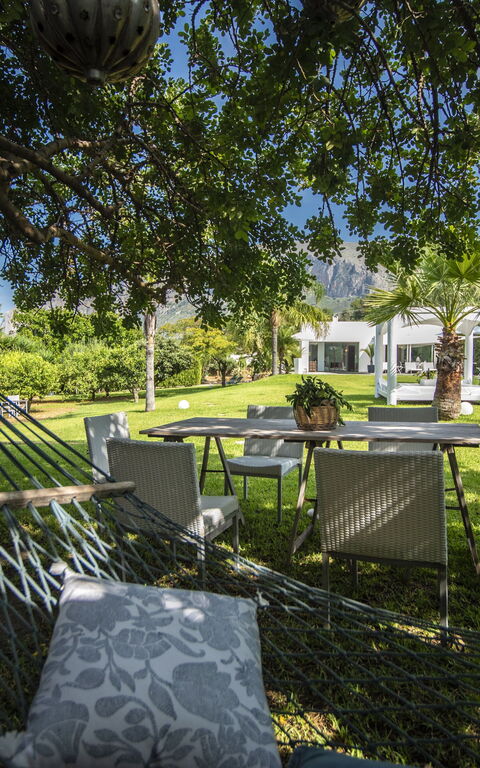 Villa Denari: Hage, Utendørs