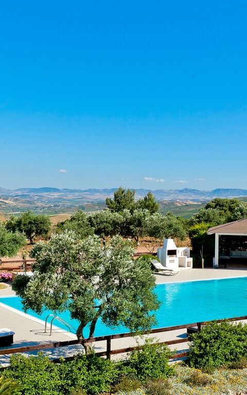 Tenutersa: basseng, Eksteriør, Utendørs