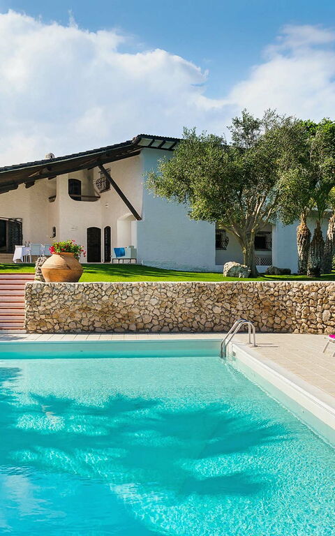 Blu Moon: basseng, Eksteriør, Hage