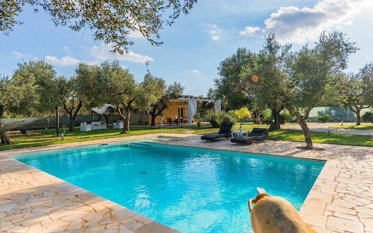 Villa Safiria: basseng