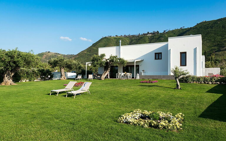 Villa Nettuno: Hage, Utendørs