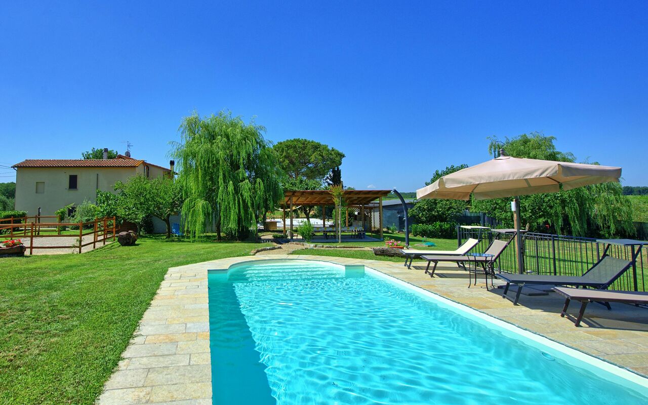 Casa Violina: basseng, Hage