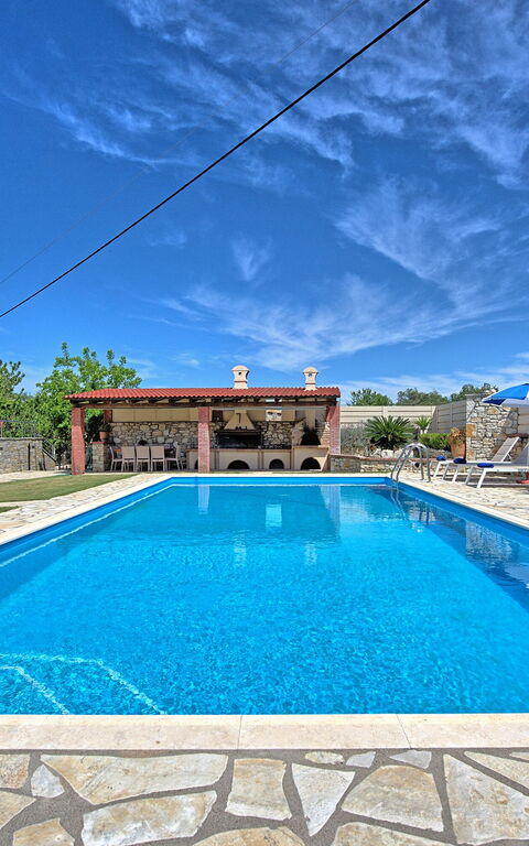 Acharavi Beach Villa: basseng, Utendørs