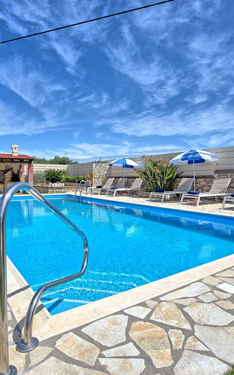 Acharavi Beach Villa: basseng, Hage, Sommer, Utendørs