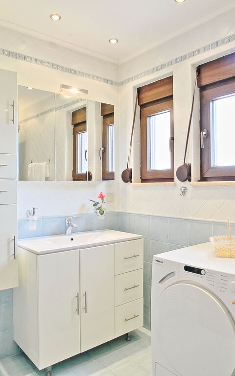 Acharavi Beach Villa: Baderom