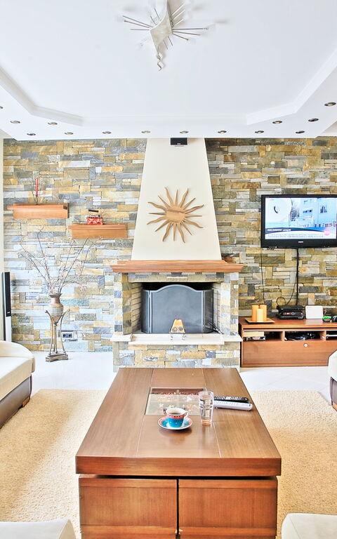 Acharavi Beach Villa: Stue