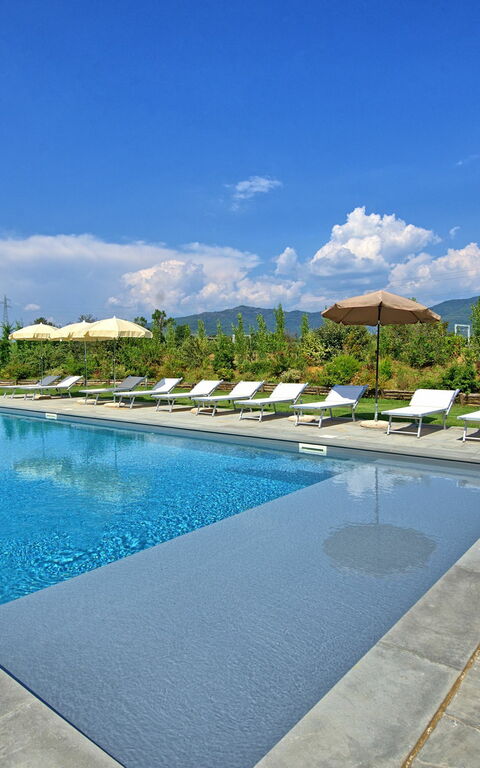 Villa Cangeli: basseng, Utendørs