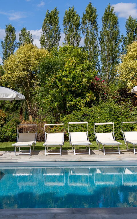 Villa Cangeli: basseng, Utendørs