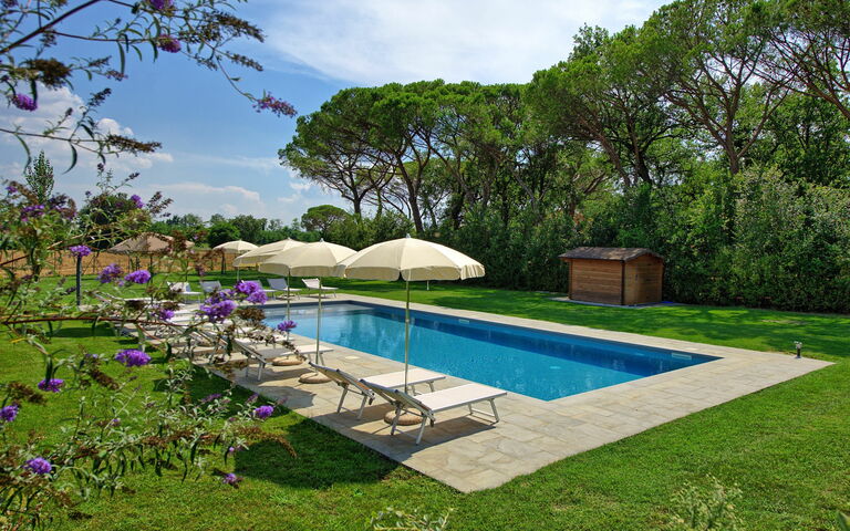 Villa Cangeli: basseng, Hage, Utendørs
