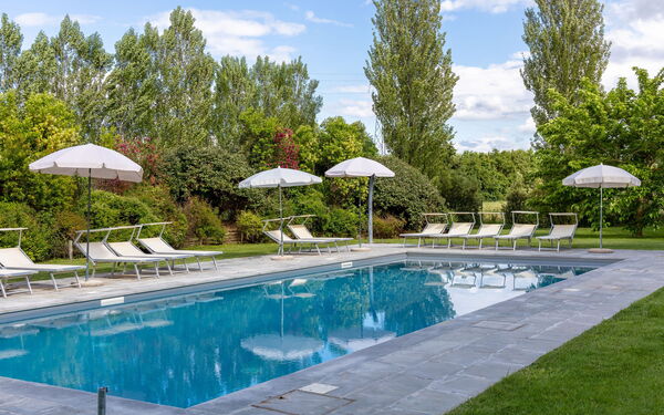 Villa Cangeli: basseng, Utendørs