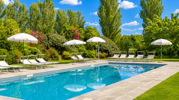 Villa Cangeli: basseng, Hage, Utendørs