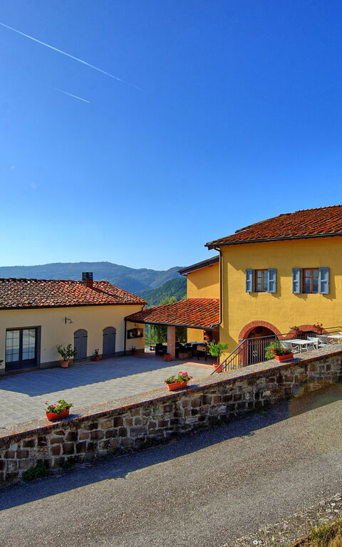 Casalta: Eksteriør, Utendørs