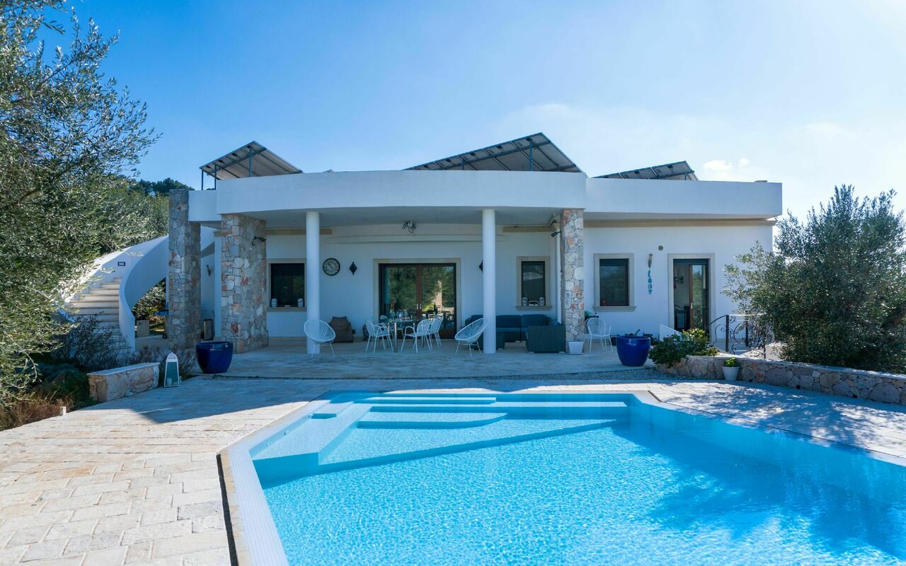 Villa Modigliani: basseng, Utendørs