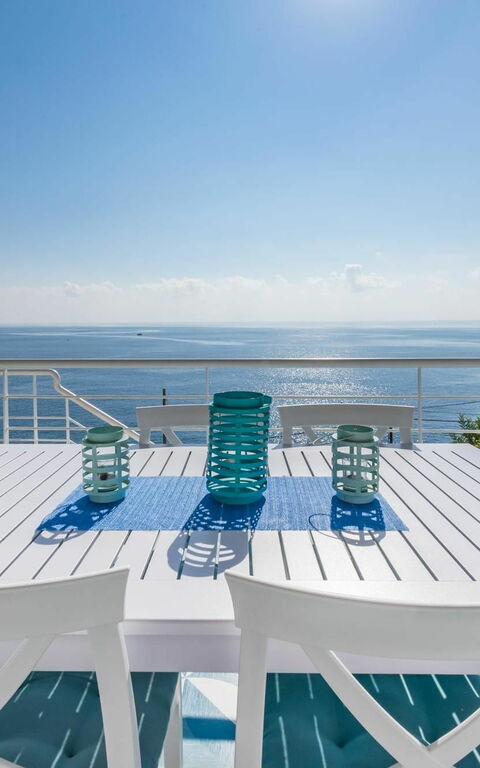 Villa Infinity: Utendørs