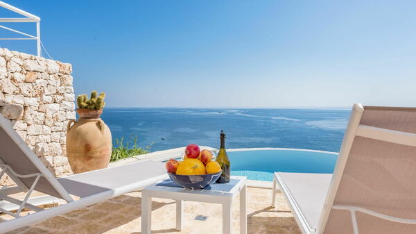 Villa Infinity: Balkong / terrasse / uteplass, basseng, Utendørs