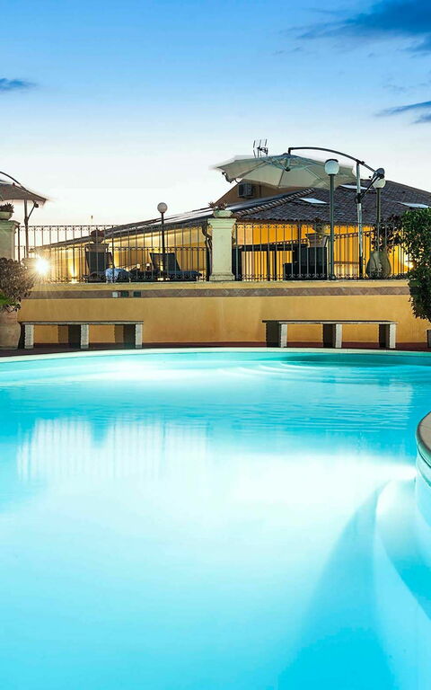 Villa Carolina: basseng, Utendørs