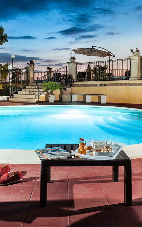 Villa Carolina: basseng, Utendørs