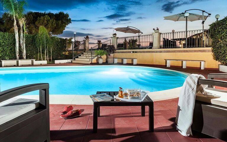 Villa Carolina: basseng, Utendørs