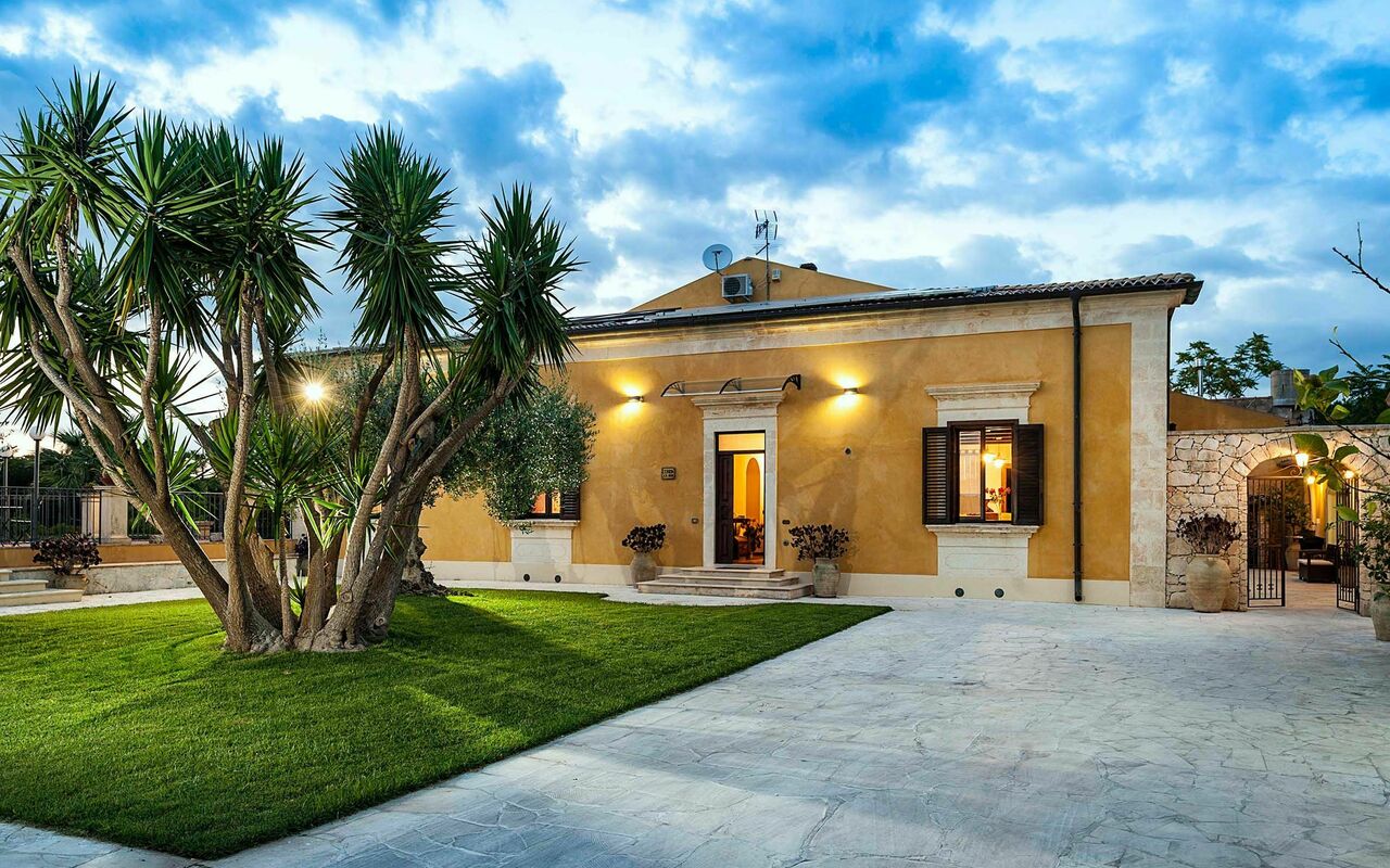 Villa Carolina: Hage, Utendørs