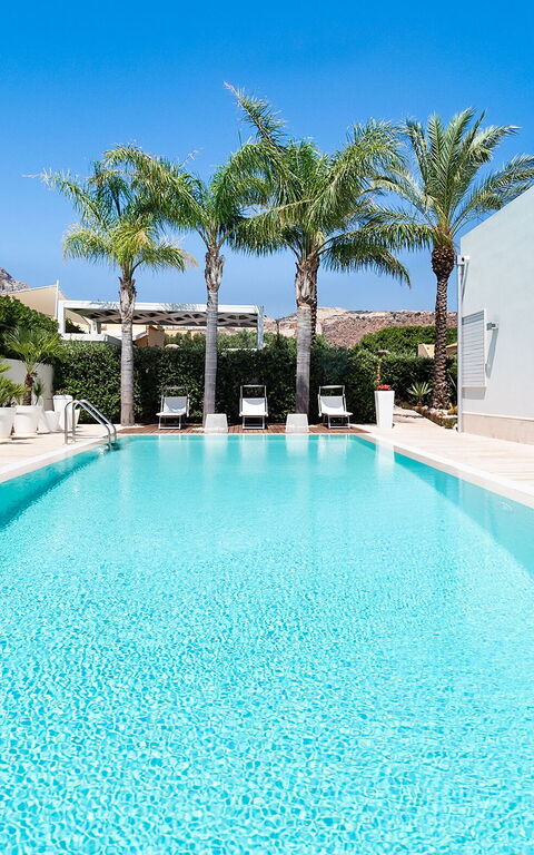 Villa Bellini: basseng, Hage